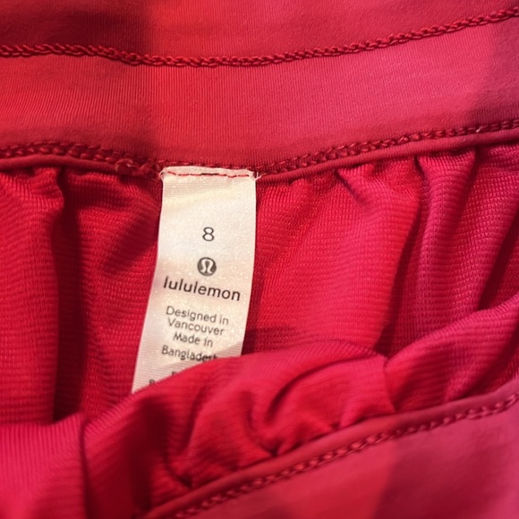Lululemon Shorts Size 8 - Picture 2 of 3